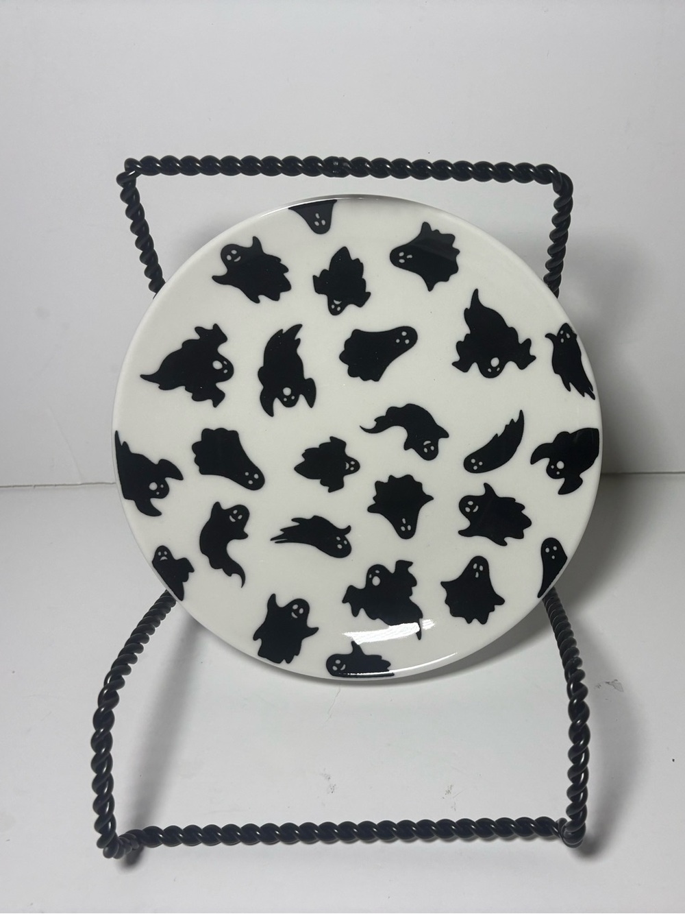 Royal Norfolk Dessert Black & White Ghost Pattern Decorative Plate Set of 4